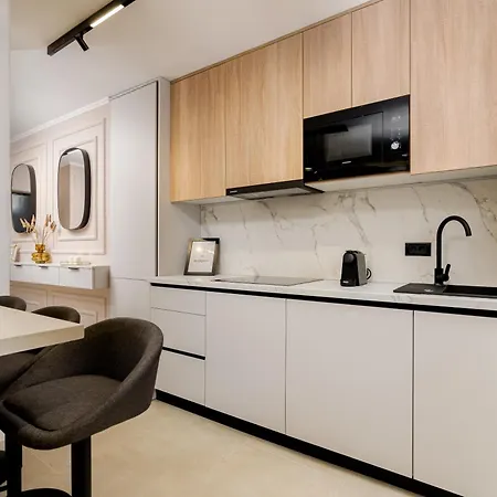 Designer - Ultracentral - Luxury Living *