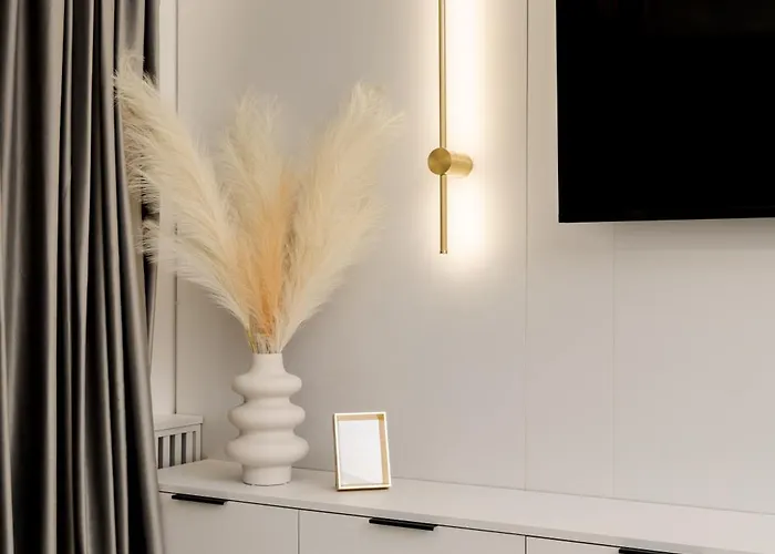 Designer - Ultracentral - Luxury Living *