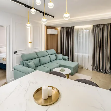 Designer - Ultracentral - Luxury Living Apartment