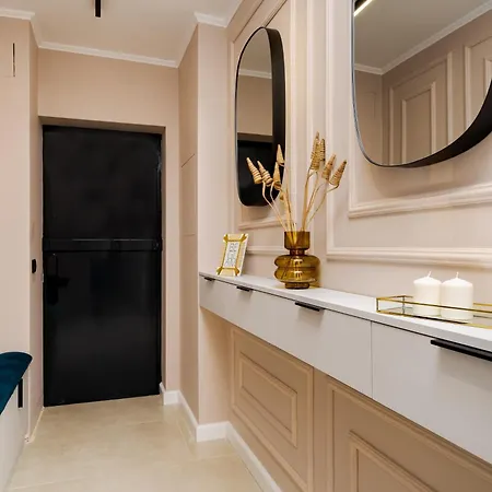 Designer - Ultracentral - Luxury Living Apartment *