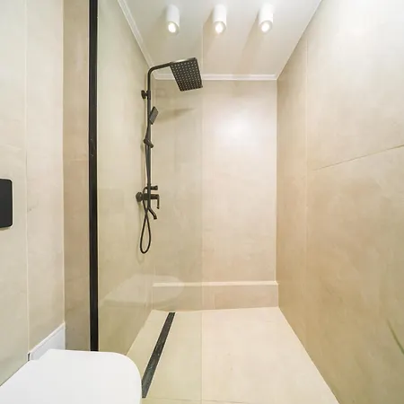 Designer - Ultracentral - Luxury Living *