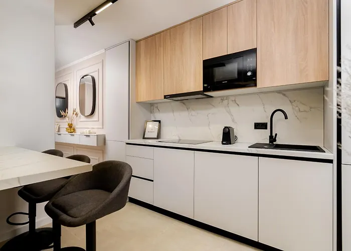 Designer - Ultracentral - Luxury Living *