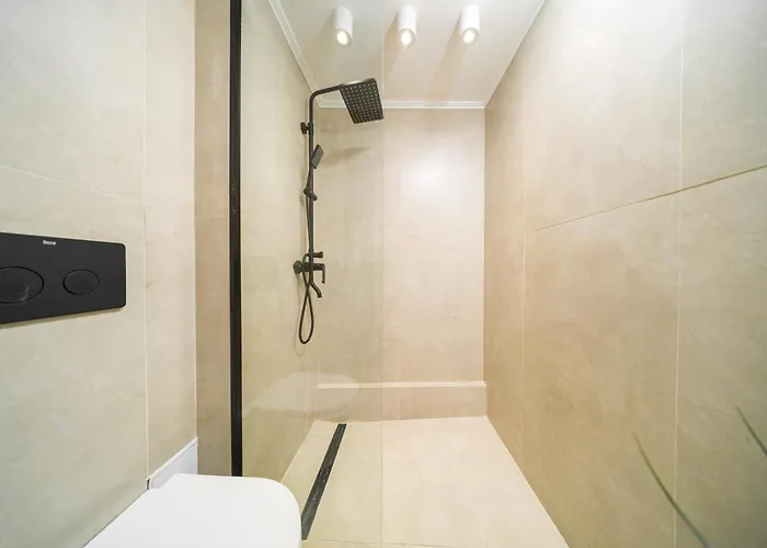 Designer - Ultracentral - Luxury Living *